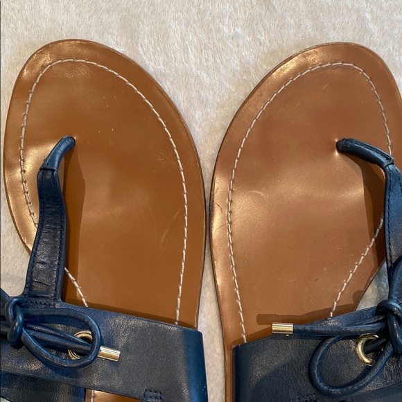 Kate Spade navy leather t-strap sandals with leather bows with gold tip Sz 8 - Picture 9 of 10